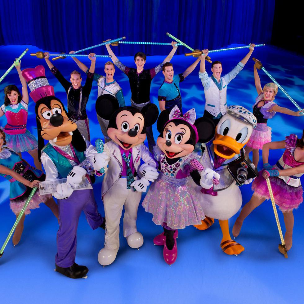 El espectáculo de patinaje sobre hielo inspirado en las películas y los personajes de Disney se presenta en el Coliseo Roberto Clemente.