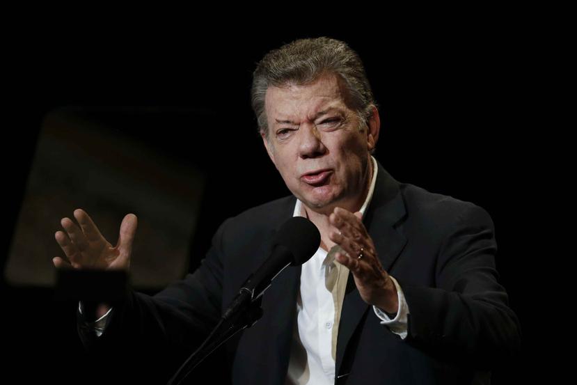 El presidente colombiano Juan Manuel Santos da un discurso en un evento en Bogotá. (AP / Ricardo Mazalán)