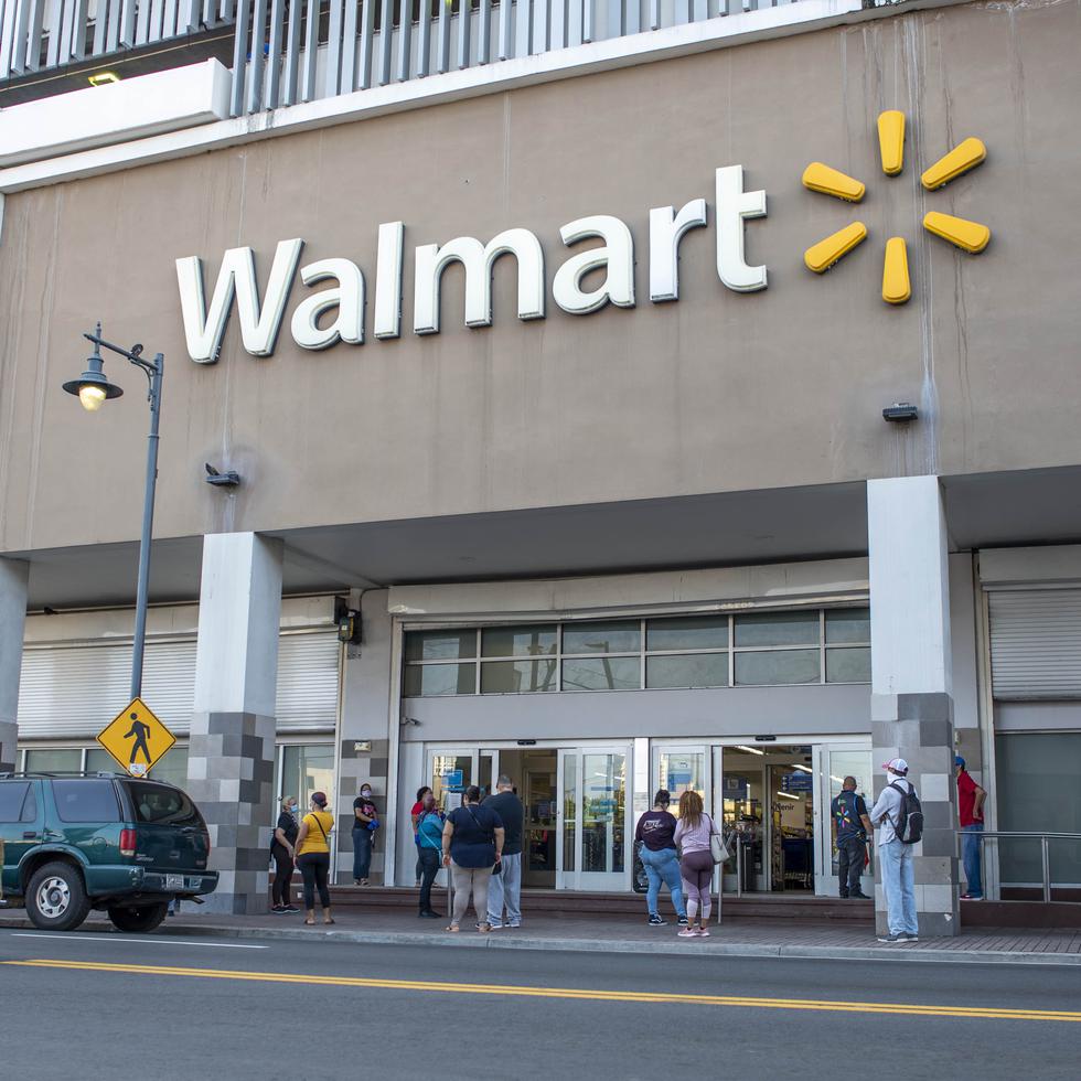 Las tiendas Walmart ya no operan 24 horas. Ahora abren hasta las 12 de la medianoche, confirmó Iván Báez, director de Asuntos Públicos y Gubernamentales de Walmart Puerto Rico.