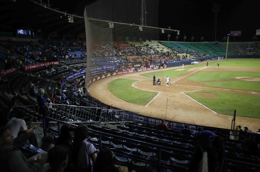La foto del 5 de noviembre de 2019 muestra el parque semivacío durante un juego entre los Leones del Caracas y los Tigres de Aragua en la capital venezolana. (AP)