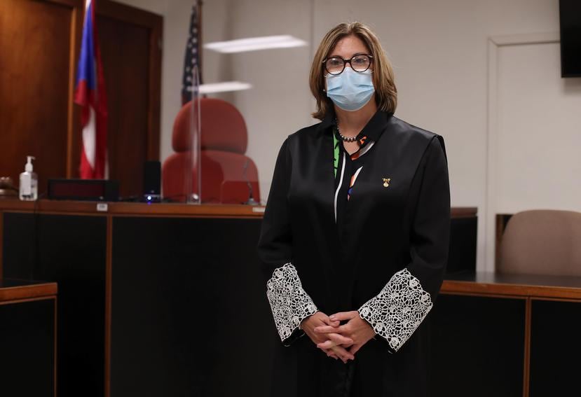 La jueza administradora de la Región Judicial de Carolina, Rosa del Carmen Benítez Álvarez, mostró algunas de las medidas tomadas para evitar contagios de COVID-19.