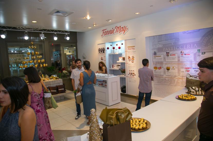 Ferrero Chocolatier estará abierto dhasta el 8 enero de 2023 en el segundo nivel del centro comercial Plaza Las Américas, en el pasillo entre Macys y JC Penney.