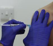 La formulación de Novavax se administra mediante dos dosis, al igual que las vacunas de Pfizer-BioNTech y Moderna.