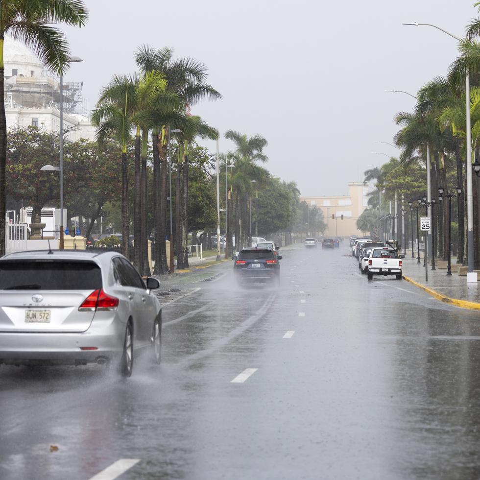 La vaguada prefrontal y el frente de frío que continúan sobre Puerto Rico producirán más lluvia durante el jueves.