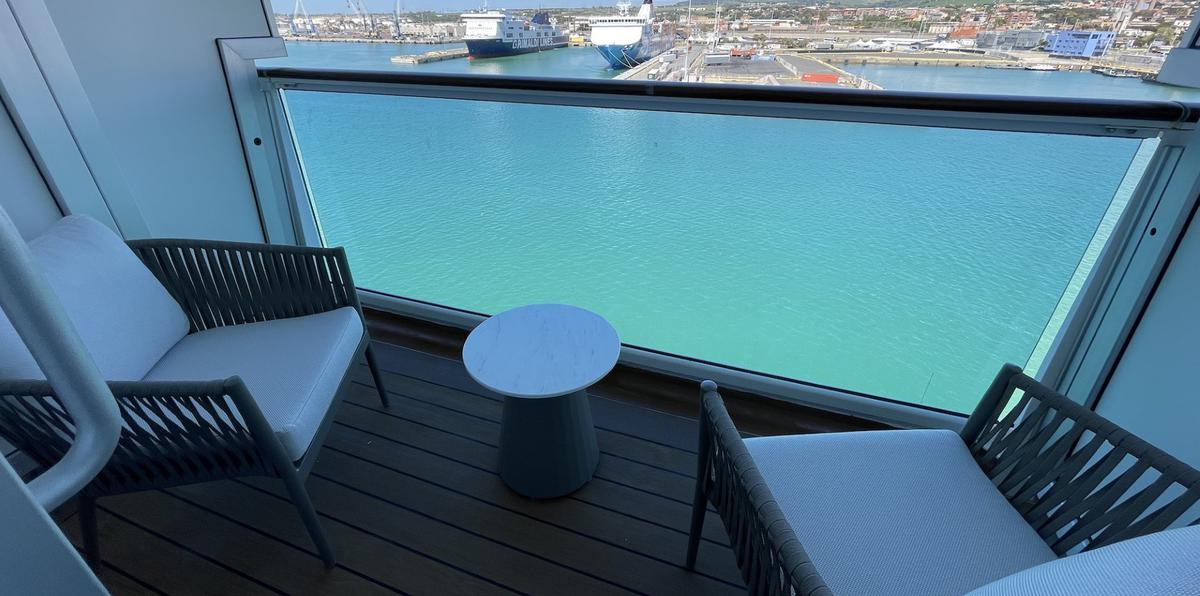 En invierno, el crucero  saldrá desde Miami hacia el Caribe. En la foto, balcón de cabina standard.