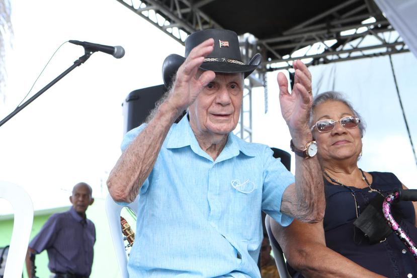 Don Joaquín Mouliert es un destacado maestro de la trova y música puertorriqueña, un cantautor, poeta de la patria puertorriqueña quien por más de 50 le cantó a la cultura del país.