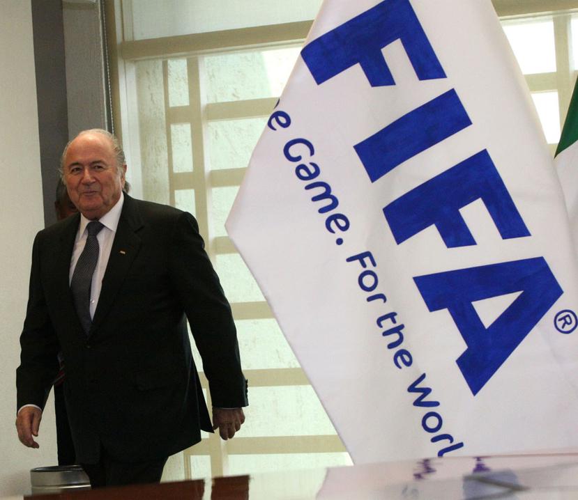 ras 17 años de dirigir al organismo que rige el fútbol mundial, el suizo Joseph Blatter renunció ayer a la presidencia de la Federación Internacional d Futbol Asociación (FIFA). (Archivo / El Universal)