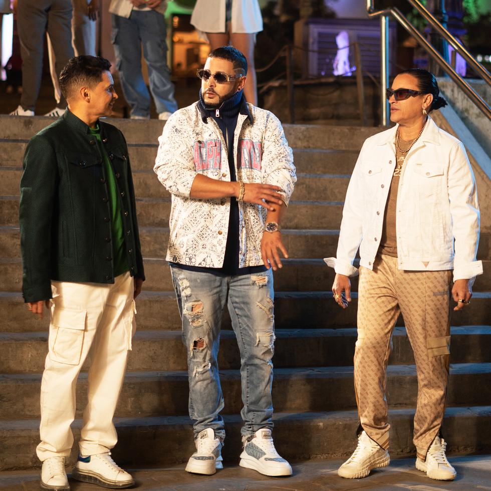 El cantante colombiano Jorge Celedón, el reguetonero puertorriqueño RKM, y el merenguero Elvis Crespo, quienes se unieron para trabajar juntos en el sencillo "El hilo".