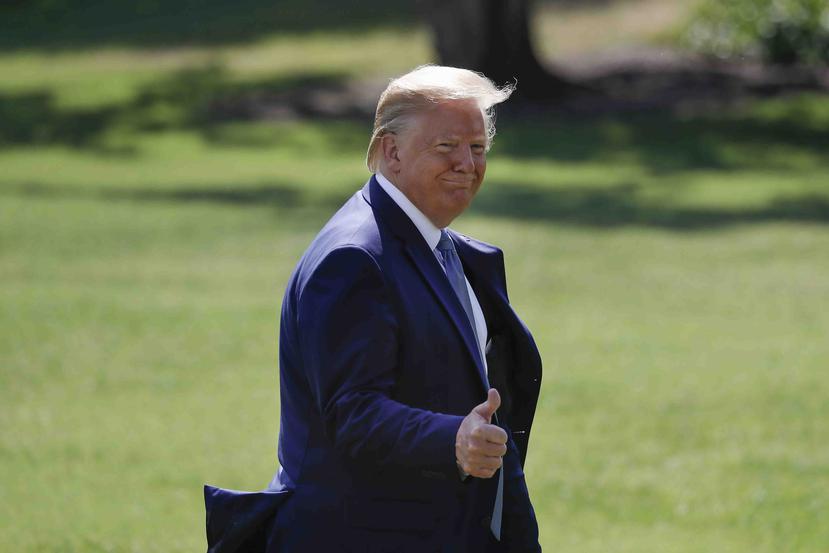 El presidente Donald Trump camina en la Casa Blanca, Washington. (AP/Pablo Martinez Monsivais)