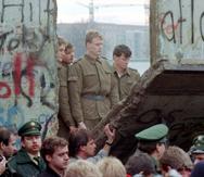 La caída del Muro de Berlín comenzó en la noche del jueves, 9 de noviembre de 1989. (Archivo)