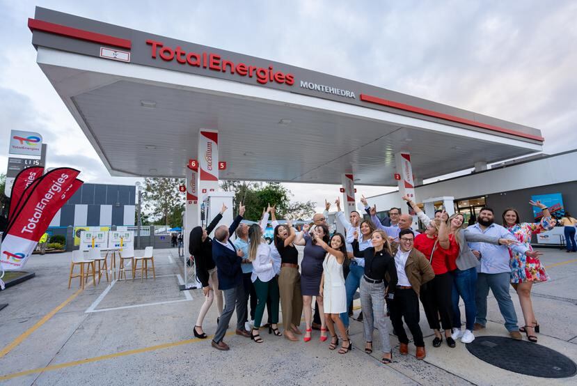 Durante la inauguración de la nueva estación TotalEnergies de Montehiedra, participaron detallistas y suplidores de la marca.
