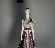 Vestido creado por Gustavo Arango utiizando un textil impreso con una de las fotos de Omar Cruz.