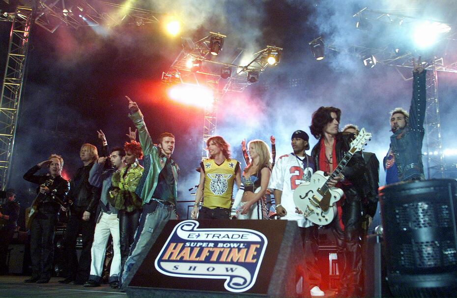 En 2001, fue parte junto a NSync del espectáculo de medio tiempo del Super Bowl de Aerosmith.