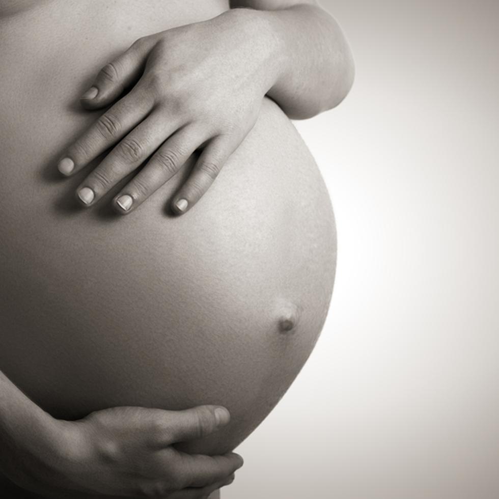 Una mujer embarazada tiene mayor probabilidad de que su infección sea severa y que termine en respirador, en intensivo y que tenga complicaciones en el embarazo.