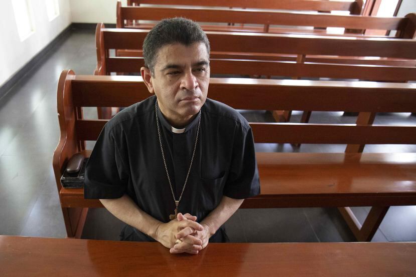 El obispo, cabeza de las diócesis de Matagalpa y Estelí, monseñor Rolando José Álvarez, una voz de verdad profética, se negó a ser expatriado, y prefirió la cárcel: “que sean libres, yo pago la condena de ellos”, dijo, de acuerdo con Sergio Ramírez.