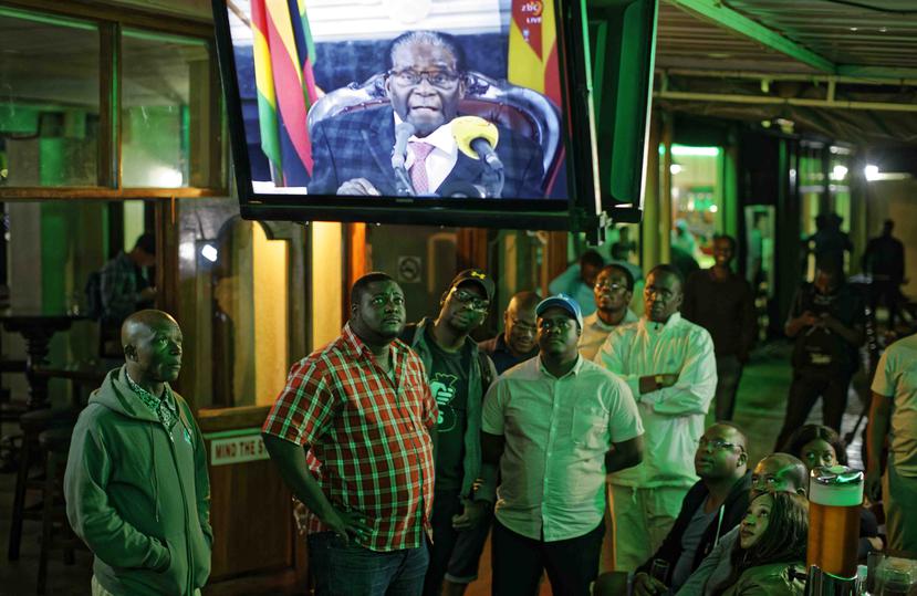 En su discurso, Mugabe reconoció la existencia de "toda una serie de preocupaciones" relacionadas al caótico estado del gobierno y la economía, que ha colapsado desde que él asumió el poder luego que el país se independizara del dominio de una minoría bla