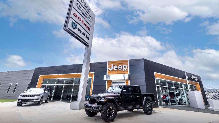 En el diseño del showroom de la marca Jeep se destaca un área con elementos de bambú, que inspiran la libertad y la aventura.