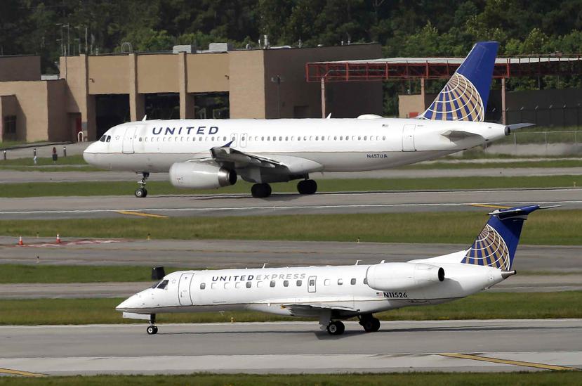 La administración de la aerolínea notificó a los pasajeros en el terminal que el vuelo 3411 con destino a la ciudad de Louisville en Kentucky estaba sobrevendido. (Archivo AP)