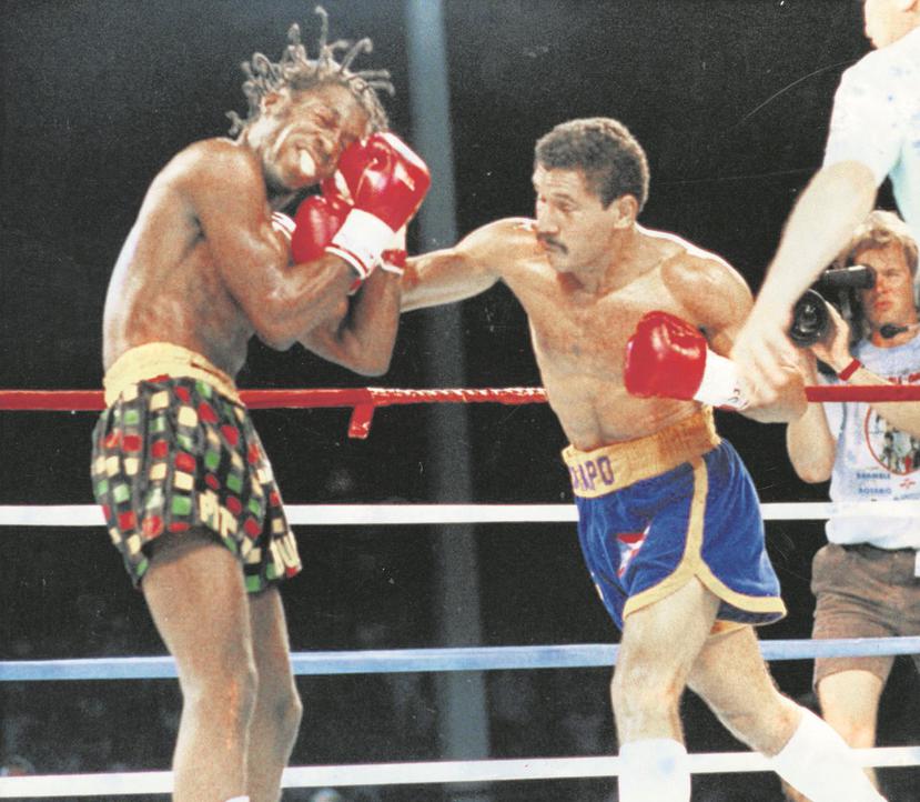 Edwin 'Chapo' Rosario venció por nocaut a Livingston Bramble en Miami en el 1986. (GFR Media)