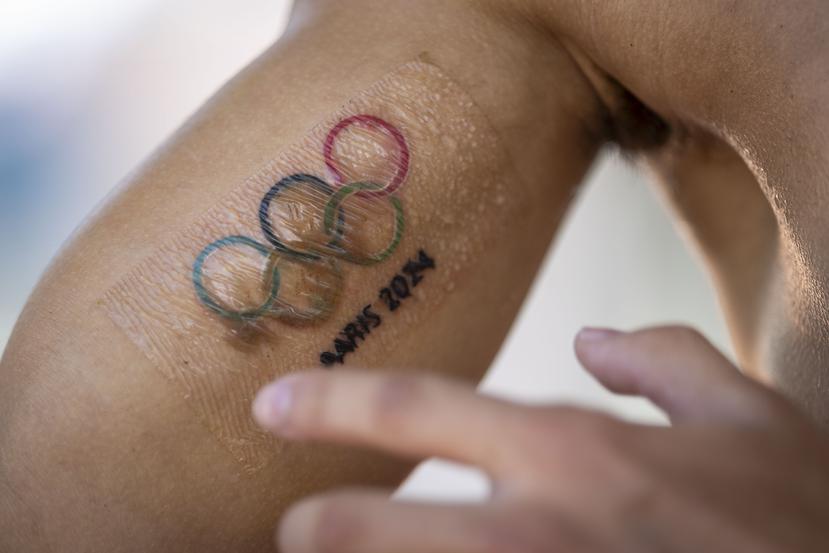 Juanmita López se tatuó los aros olímpicos tras obtener su pase en Italia durante el mes de marzo.