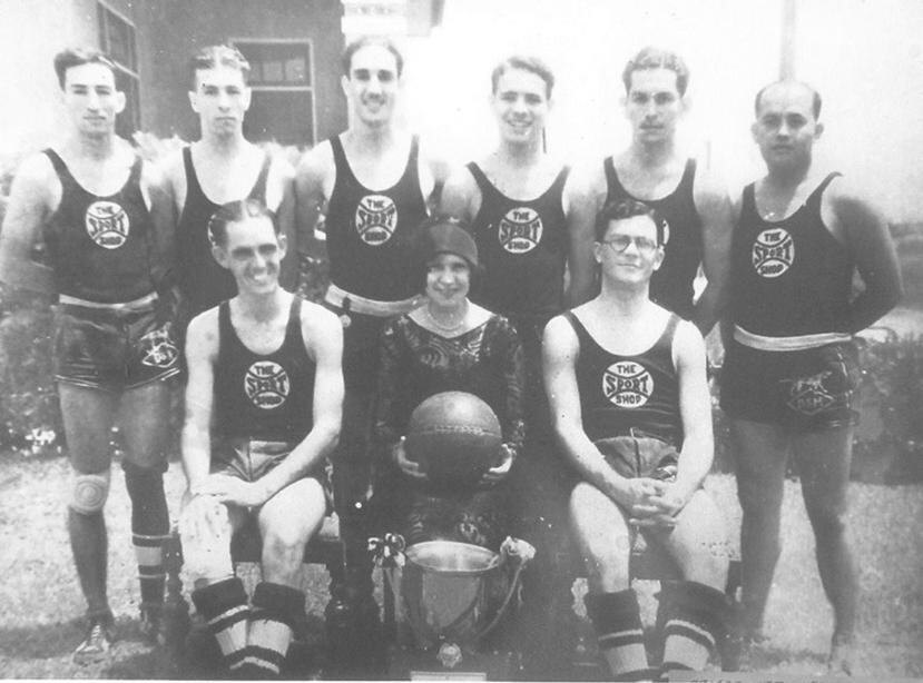 El primer equipo campeón en la historia del baloncesto superior llevaba el nombre de su auspiciador: The Sport Shop de San Juan.