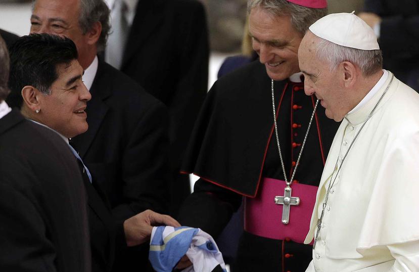 El futbolista argentino dijo que el papa Francisco "trata a todos por igual, los bendice a todos, los abraza a todos".