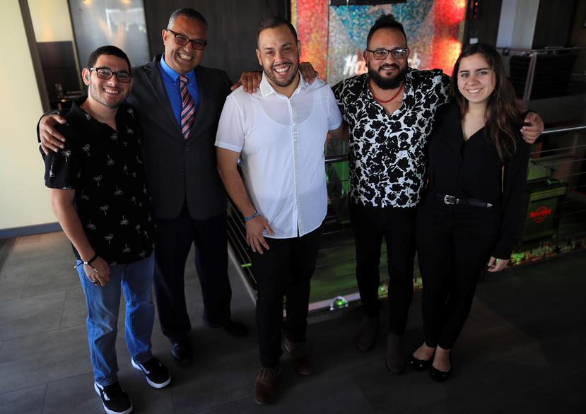 Desde la izquierda: Yariel Hernández,  Juan Troche, Galdy Santiago, Edgardo Figueroa y Daniela González, quienes presentaron  el tráiler del primer docu-musical que integra a sordos y a oyentes, a través de la música.