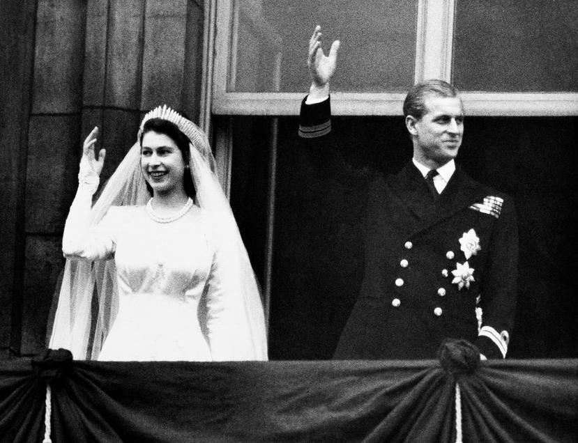 La reina Elizabeth II de Inglaterra  y el duque Philip de Edimburgo se casaron el 20 de noviembre de 1947. (AP/Archivo)