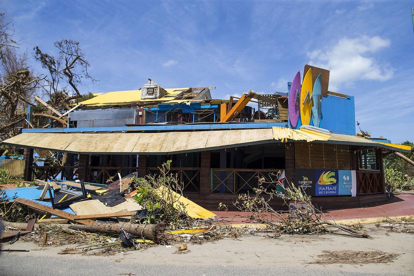 Uno de los negocios destrozados por el huracán María.