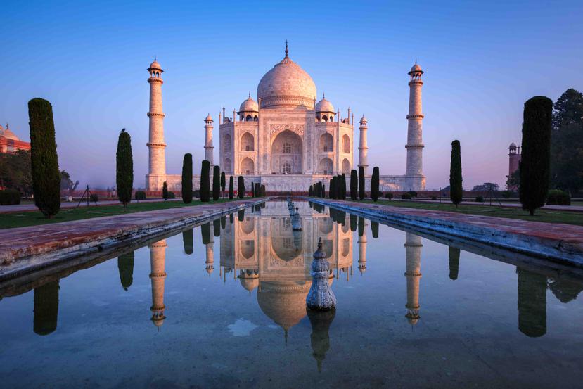 El Taj Mahal, siyuado en Agra, India, fue construido por el emperador Shah Jahan en honor a su esposa favorita.