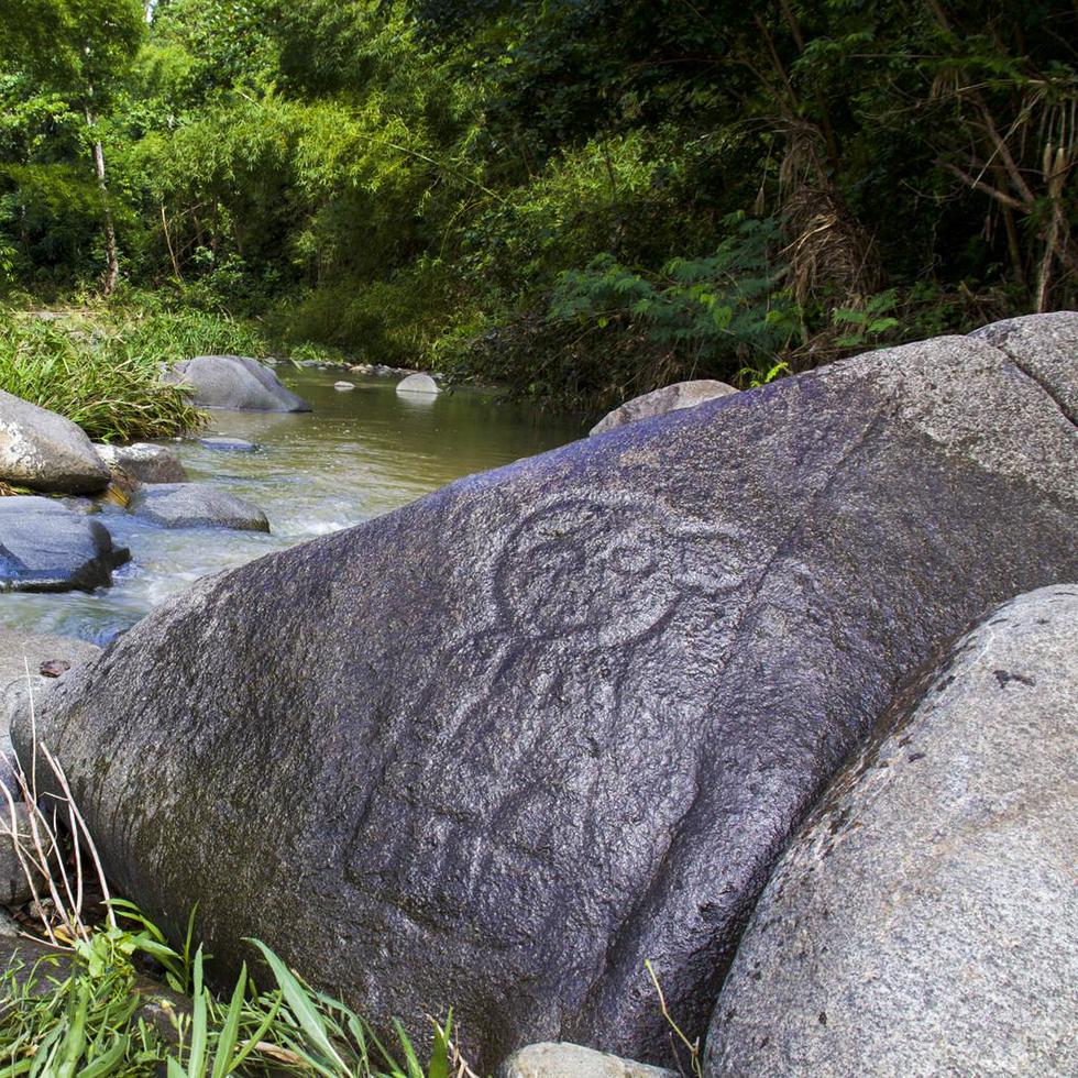 Petroglifos que evidencian los asentamientos taínos en esa zona.