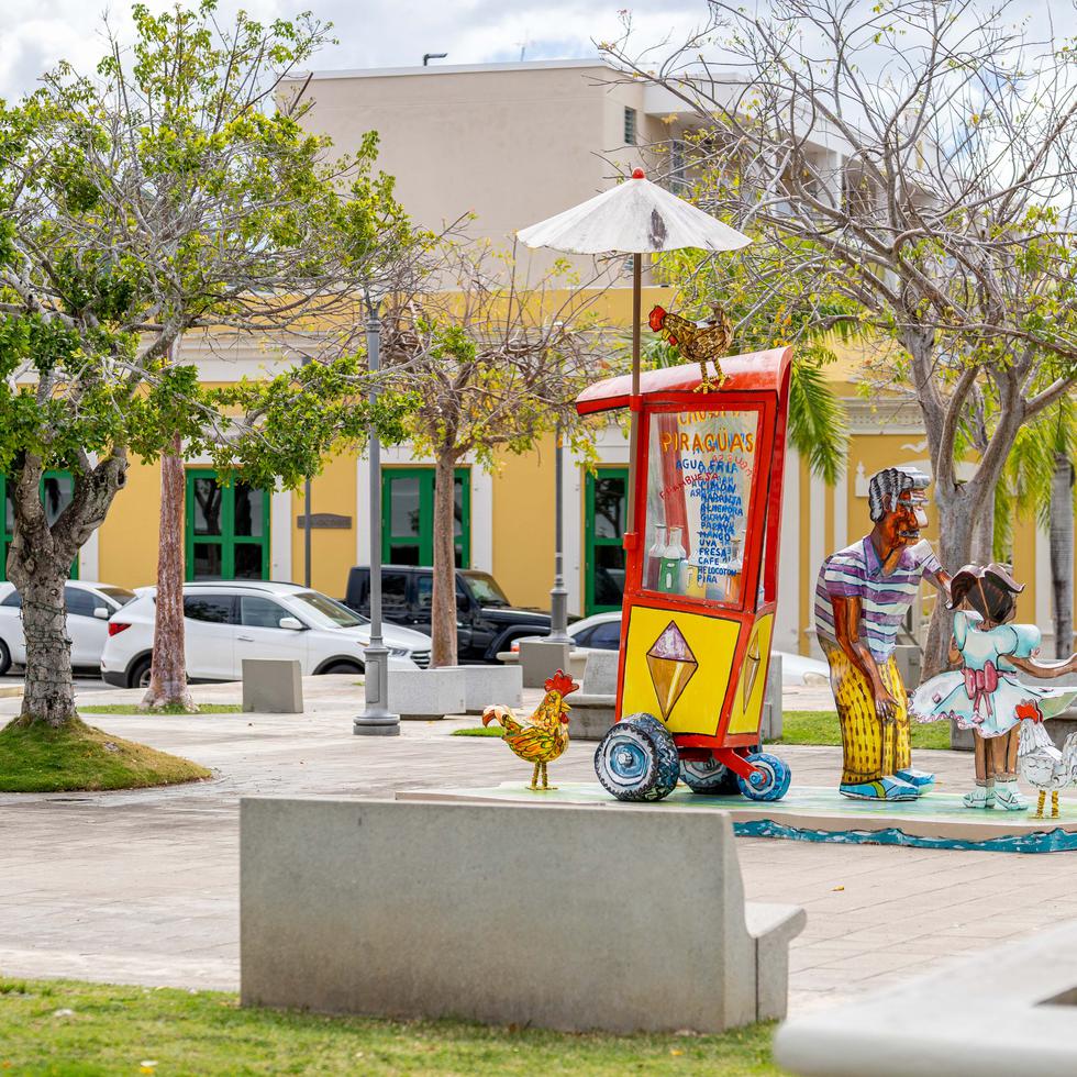 Sculpture of the famous paragüero in Coamo’s Public Plaza.