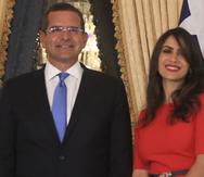 En la foto, el gobernador Pedro Pierluisi y la delegada por la estadistad Elizabeth Torres.