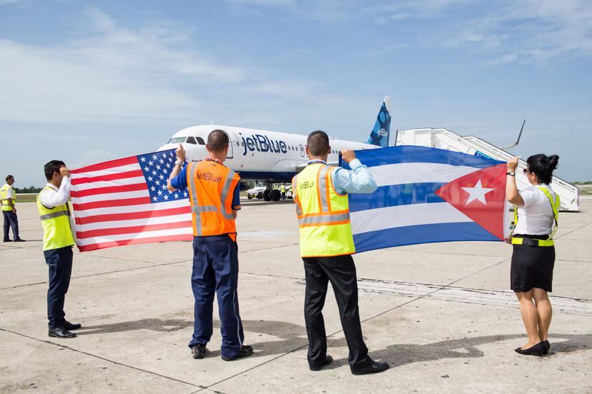 Jet Blue se convirtió en la primera línea aérea comercial norteamericana que iniciar sus operaciones comerciales con Cuba desde hace más de 50 años. Comenzó a ofrecer sus vuelos a la isla desde el aeropuerto internacional de Fort Lauderdale desde el 31 de