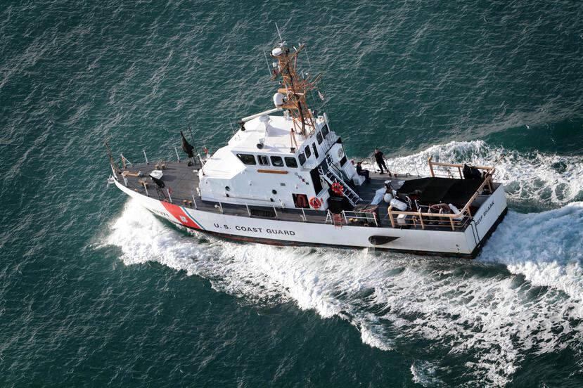 La Guardia Costera despachó un escampavías para ayudar en la búsqueda del buzo desaparecido. (GFR Media)