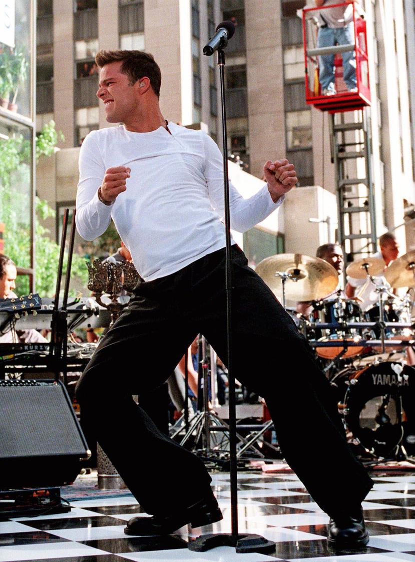 Imagen de archivo, tomada el 11 de junio de 1999 cuando Ricky Martin se presentó  en el área del Rockefeller Center en Nueva York.