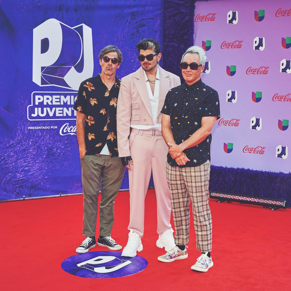 ]Moly & Hoobastank en la alfombra roja de Premios Juventud.
