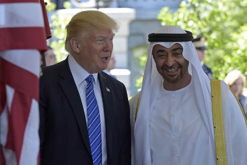 Trump recibió en la Casa Blanca al príncipe heredero de Abu Dabi, jeque Mohamed bin Zayed al Nahyan, con quien habló de los mismos temas de seguridad y lucha antiterrorista que quiere destacar en su parada en Arabia Saudí. (AP / Susan Walsh)