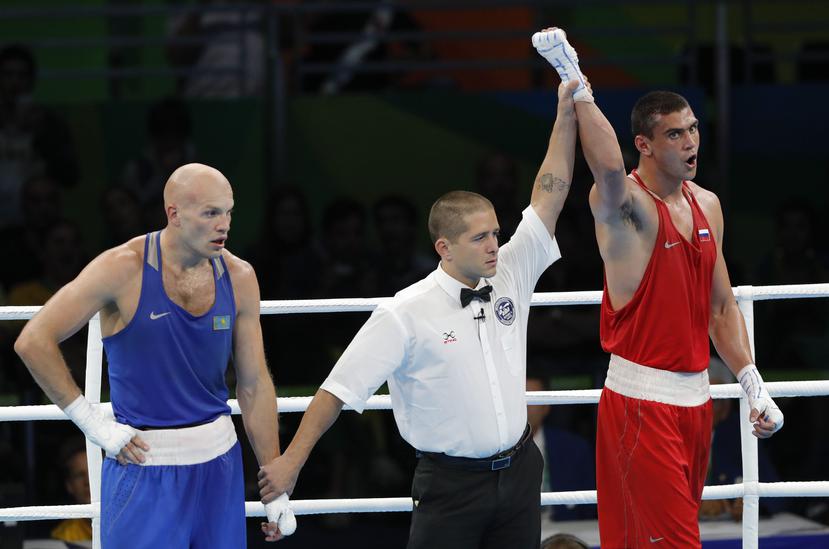 Evgeny Tishchenko ganó la medalla de oro de los pesos pesados al vencer por puntos al kazajo Vassiliy Levit, que fue más agresivo e impresionó mejor a lo largo del combate.