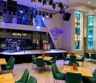 Hard Rock Café cuenta con 12,500 pies cuadrados, incluye asientos en el interior para más de 270 invitados e incluye una moderna cocina abierta, un bar, una terraza y un espacio de entretenimiento en vivo.