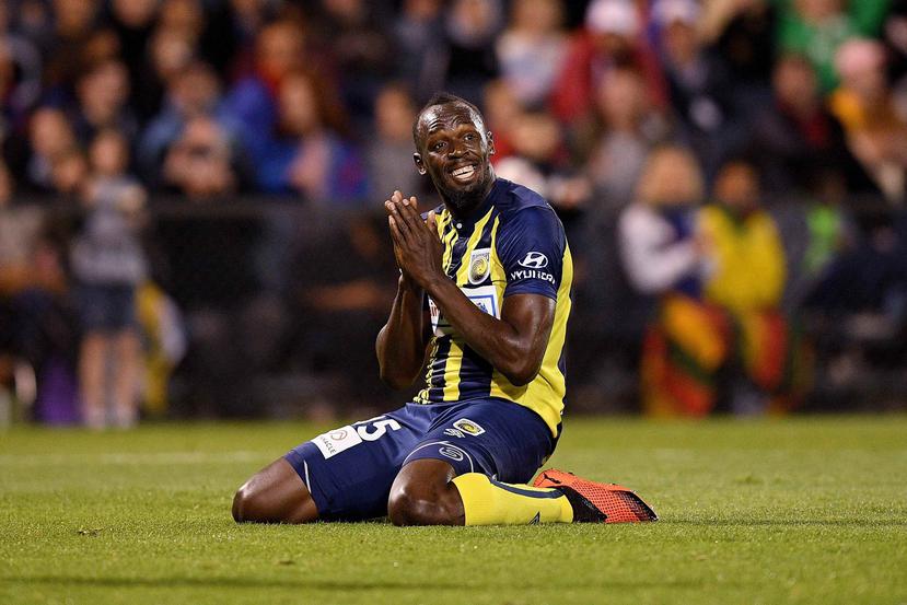 El jugador de los Mariners y exatleta jamaicano, Usain Bolt, reacciona tras un fallido gol durante el partido de la Liga Australiana de fútbol. (EFE)