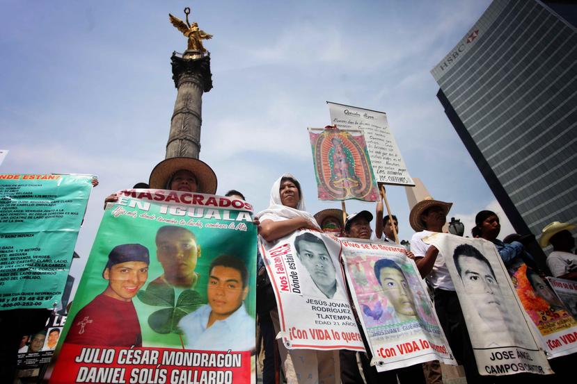 Los padres de los 43 estudiantes desaparecidos el 26 de septiembre de 2014 en la ciudad de Iguala, en el sureño estado de Guerrero, también participaron en la manifestación. (Agencia EFE)