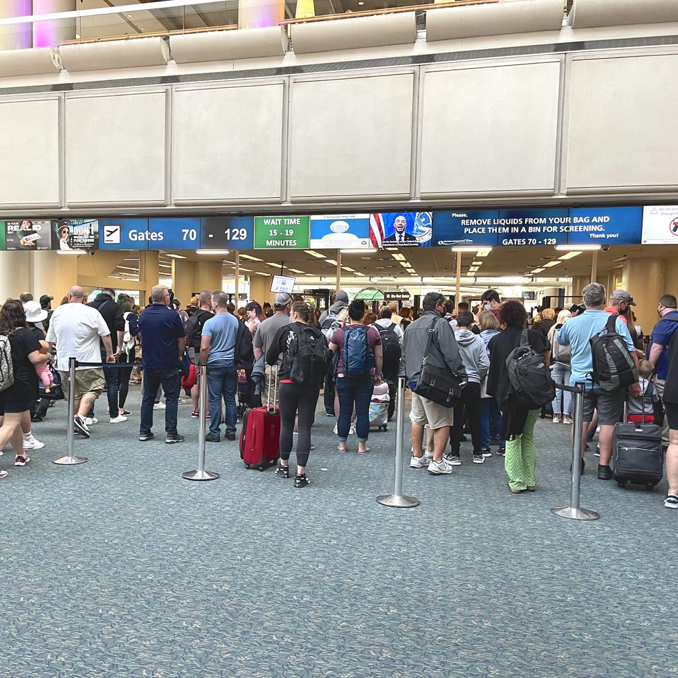 El Aeropuerto Internacional de Orlando indicó que el uso de mascarillas no será requerido en sus instalaciones. (Gregorio Mayí/Especial para GFR Media)