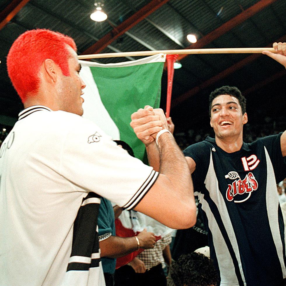 Víctor "Vitito" Rivera (izquierda) y Héctor "Picky" Soto serán dos de los 34 exaltados al Salón de la Fama del Voleibol de Puerto Rico.