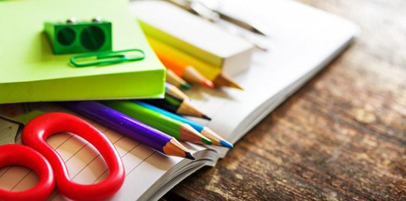 Una de las tareas que más emocionan a los niños cuando se trata de regresar a clases es escoger los motivos de sus libretas y bulto, y estrenar algunos materiales.(Shutterstock)