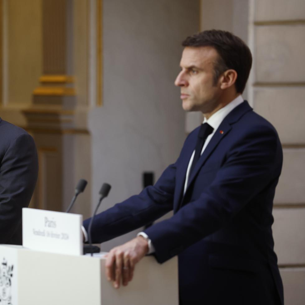 “Reconocer un Estado palestino no es un tabú para Francia”, dijo Macron en un encuentro el viernes con el rey Abdalá de Jordania, izquierda, mientras presentaron un comunicado conjunto en el Palacio del Eliseo en París.