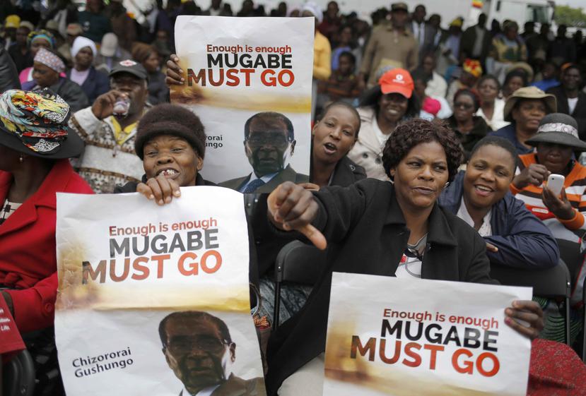 El sábado, la mayoría de los 1.6 millones de habitantes de Harare se echaron a la calle para participar en una manifestación contra Mugabe que de haberse celebrado unos días antes habría desencadenado una acción policial. (AP)