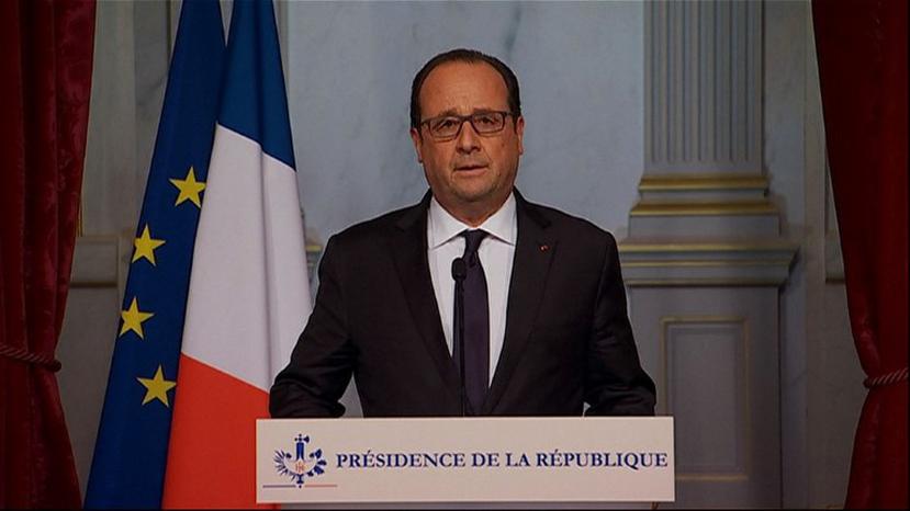 En una declaración televisada, Hollande ha dicho que ya hay "decenas de muertos" y un gran número de heridos por los ataques. (AFP)