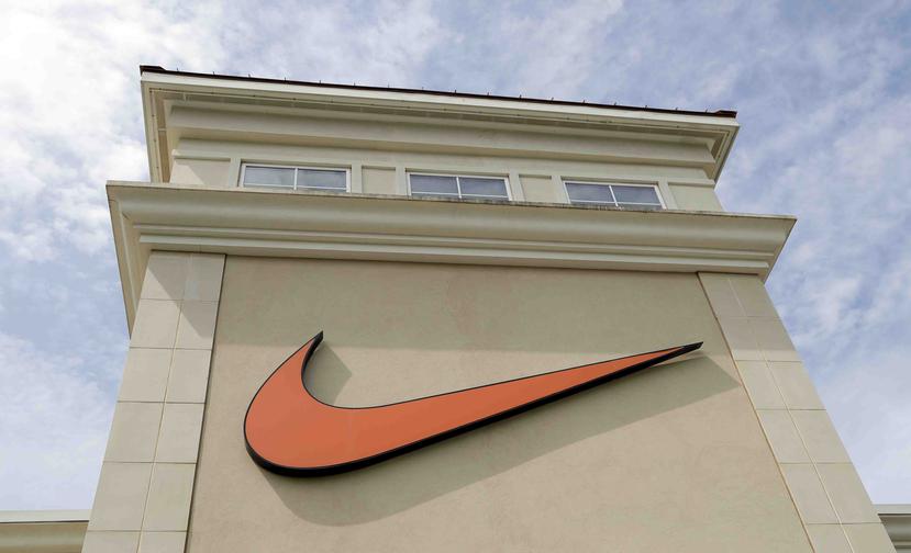 Foto de un logo de Nike en un centro comercial en Charlotte. (AP)
