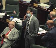 Los representantes del PNP no votaron para ir sobre el veto del gobernador. En esta foto de archivo, se ve a Johnny Méndez, izquierda, y Gabriel Rodríguez Aguiló, centro.